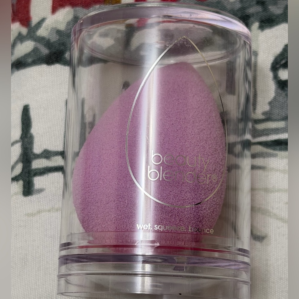 Beautyblender® Makeup Sponge- lilac